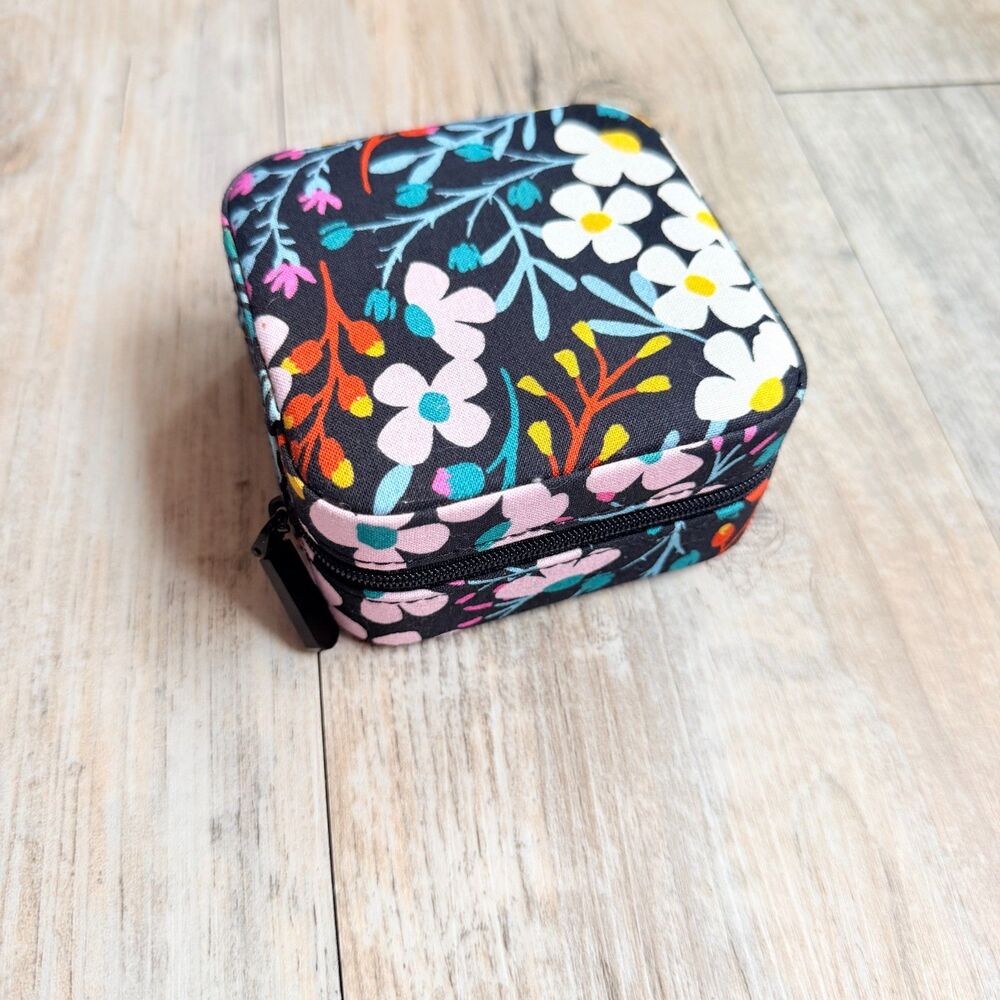 Kate Spade New York Fall Floral Jewelry Case Travel Organizer Black Multicolor